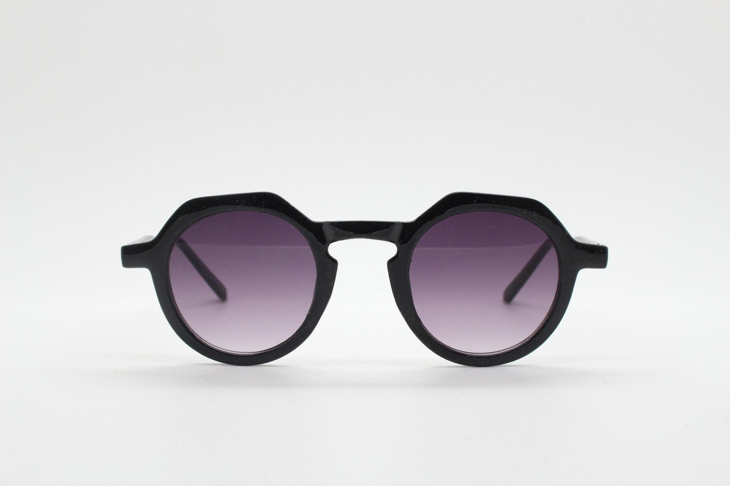 Vintage round flat top sunglasses. 30s, 40s design in black gloss frame with graduating lenses. Unused NOS