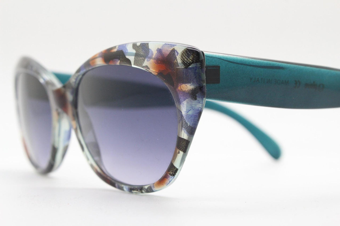 Piave 80s vintage colourful cat eye sunglasses made in Italy. Transparent cateye with abstract marbled patterns and gradient lenses. NOS