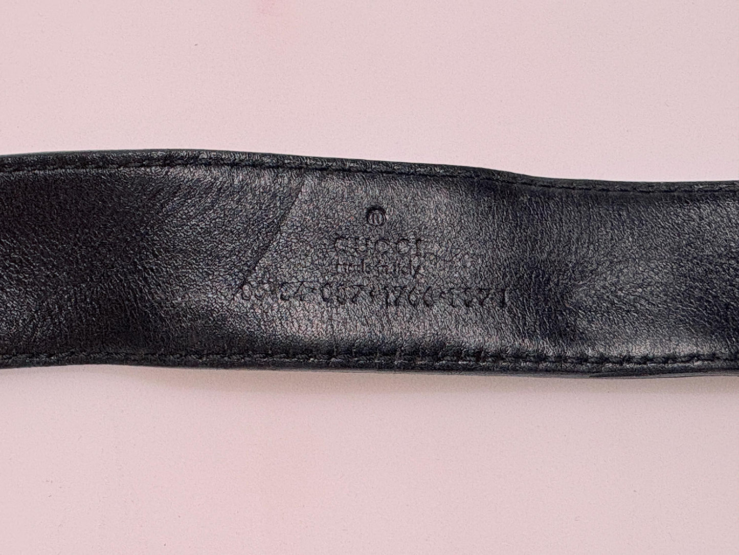 Gucci 90s vintage 1" jeans belt made in Italy. Black genuine leather with neat sized logo buckle and central cream textile section