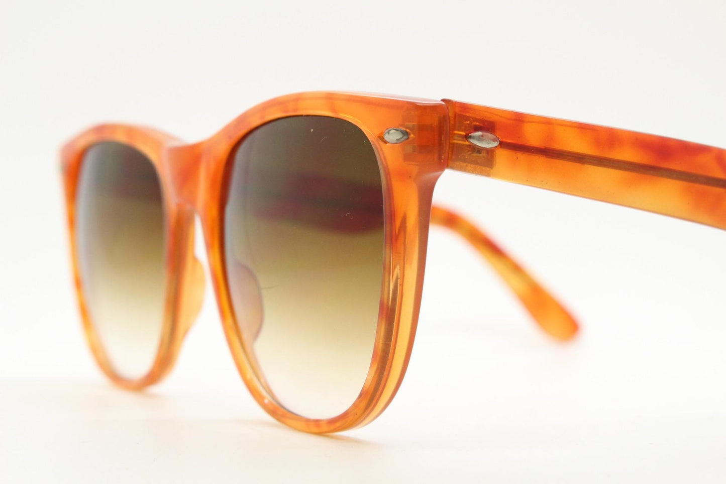 Vintage 80s square horn rim sunglasses. All time classic Wayfarer design in vibrant orange frame and superb graduating lenses