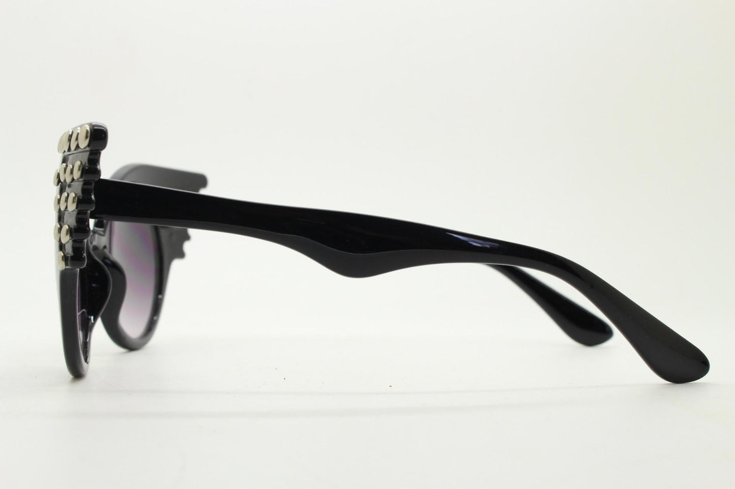 Y2K vintage dynamic feather winged cat eye sunglasses with studs. Women's black gloss dynamic sick fashion 2000s design. BNWT