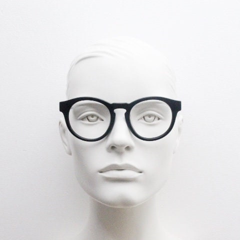Will i Am round thick frame glasses model 30715554. Black gloss acetate optical frames with keyhole bridge. Prescription eyeglasses. RX