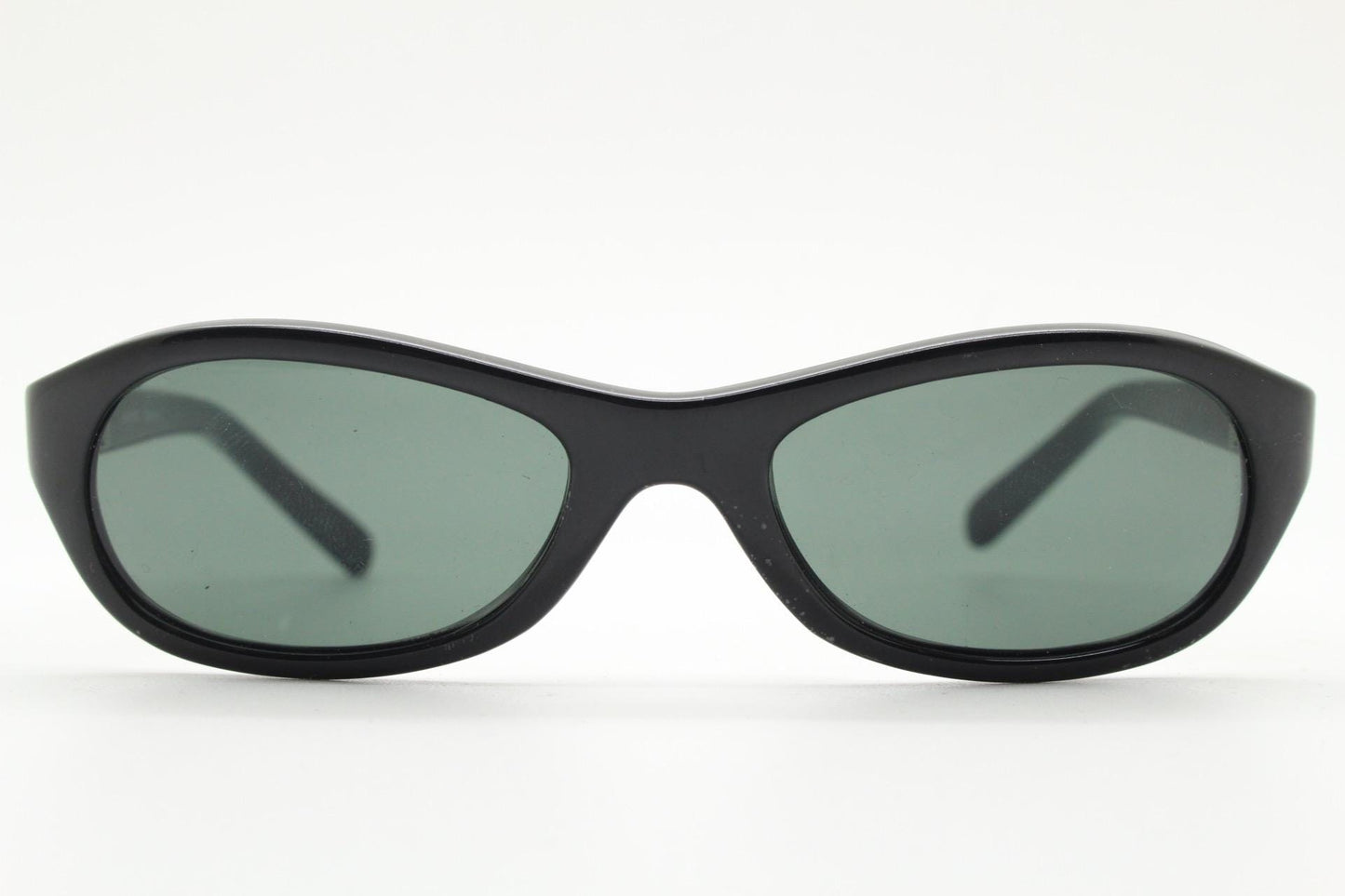 Vintage 90s oval chic cat eye sunglasses made in Italy. Minimalistic plain black acetate frame with green lenses. Womens 60s design. NOS