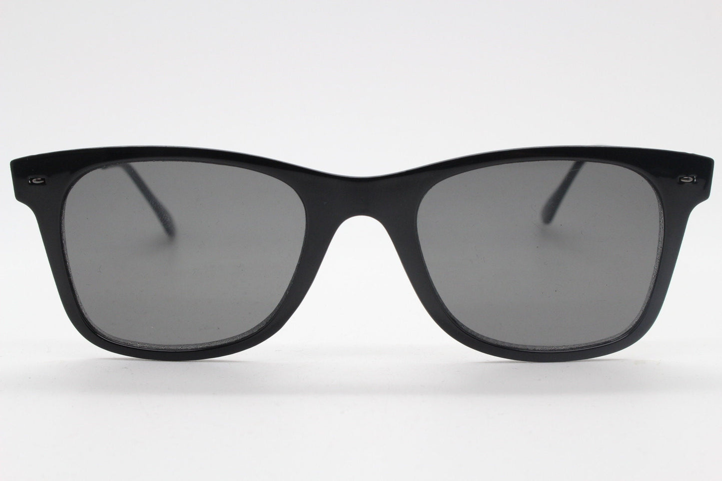 Vintage 90s modified wayfarer design sunglasses. All time classic 40s 50s design in flat black frame with slim metal arms. BNWT