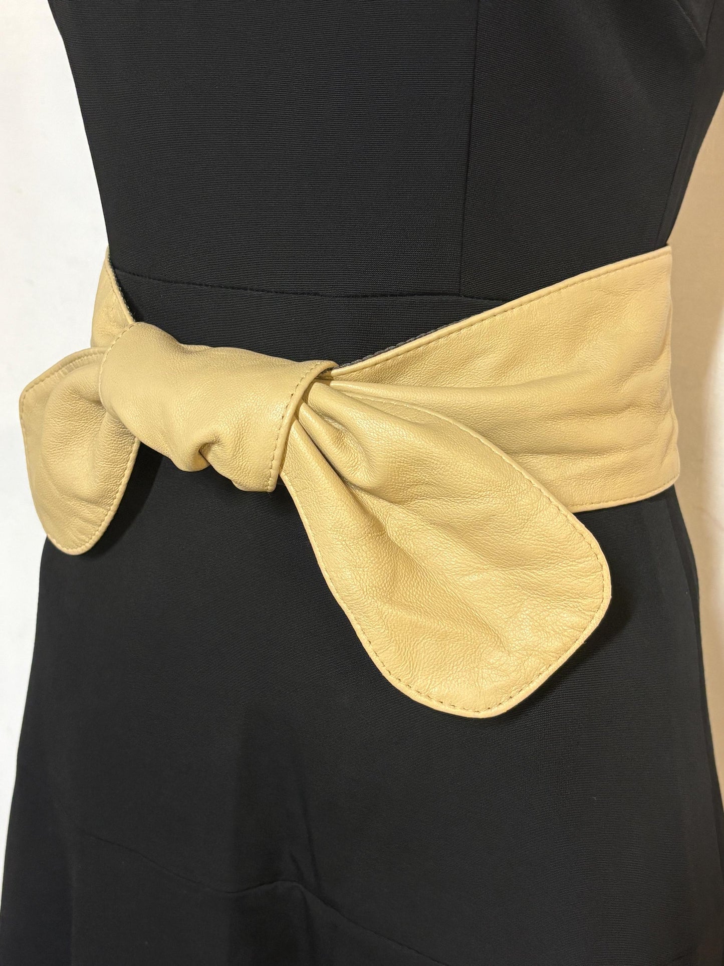 Beige real leather Y2K vintage womens sash belt by Sara Efia Reddin. 2000s feature bow tie design for a dress or kimono. Unused NOS. BNWT