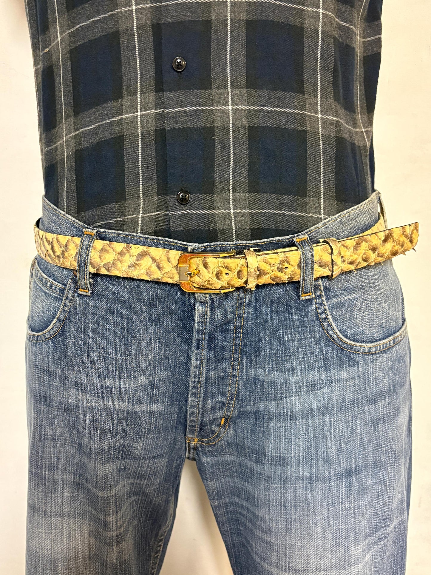 90s vintage beige and brown genuine snake skin belt. Authentic textured big scales in seamless finish. NOS Mens L. Python. Changeable buckle