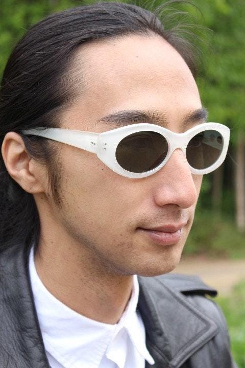 Marconi Vintage 90s oval cat eye sunglasses model 2090. Transparent chunky white acetate frosted cat eye with contrasting dark lenses. NOS