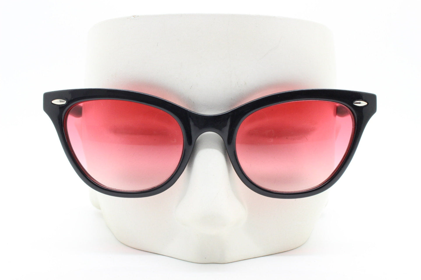 Vintage 90s pointed cat eye sunglasses. Womens black frame cateye with sizzling red lenses. 50s style rockabilly, pin up. NOS catseye