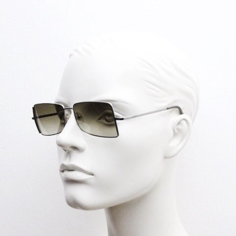 Exte rectangular 90s vintage sunglasses made in Italy. Grey chrome low profile frame with graduating green lenses
