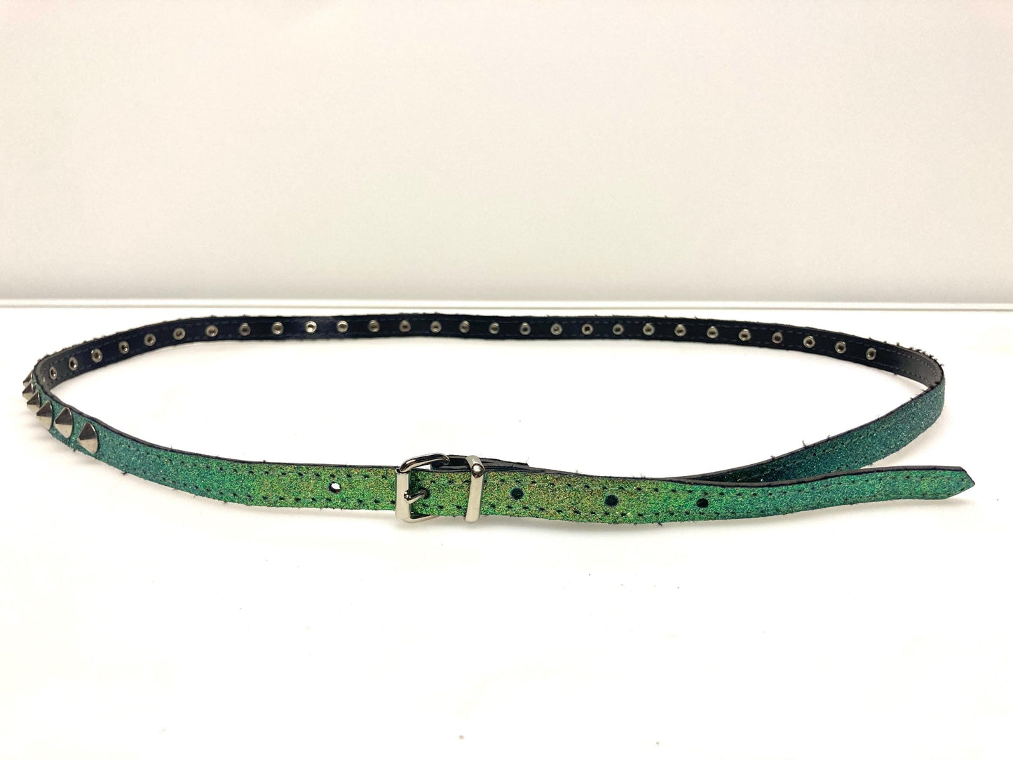 Y2k vintage womens slim green dust glitter belt with single row of silver metal cone studs. 2000s NOS. Size L. Goth. Cosplay