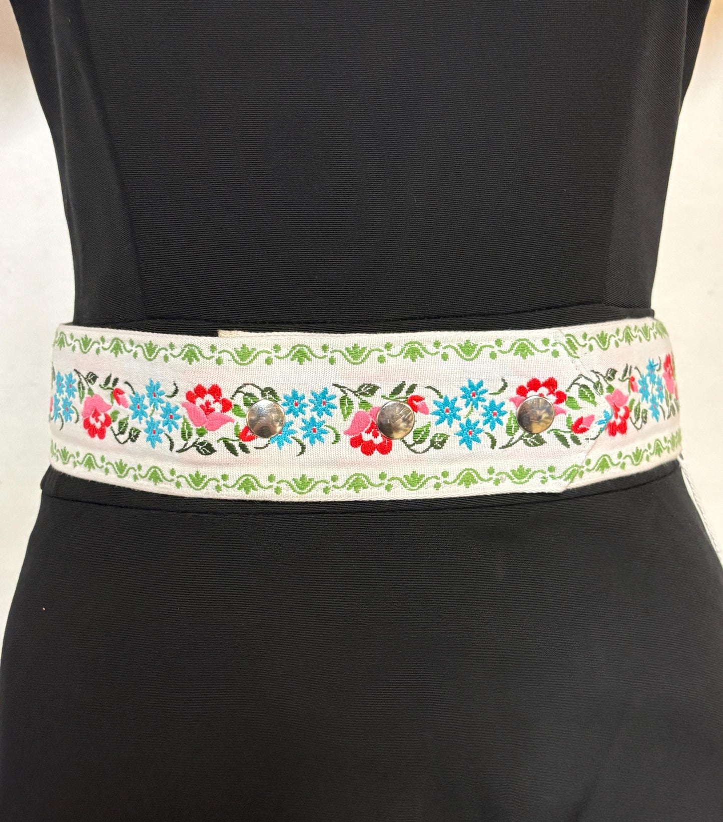 Alice Roi Y2K vintage womens 2" dress belt in white with embroidered pink, blue and green flowers. 2000s Unused NOS. BNWT
