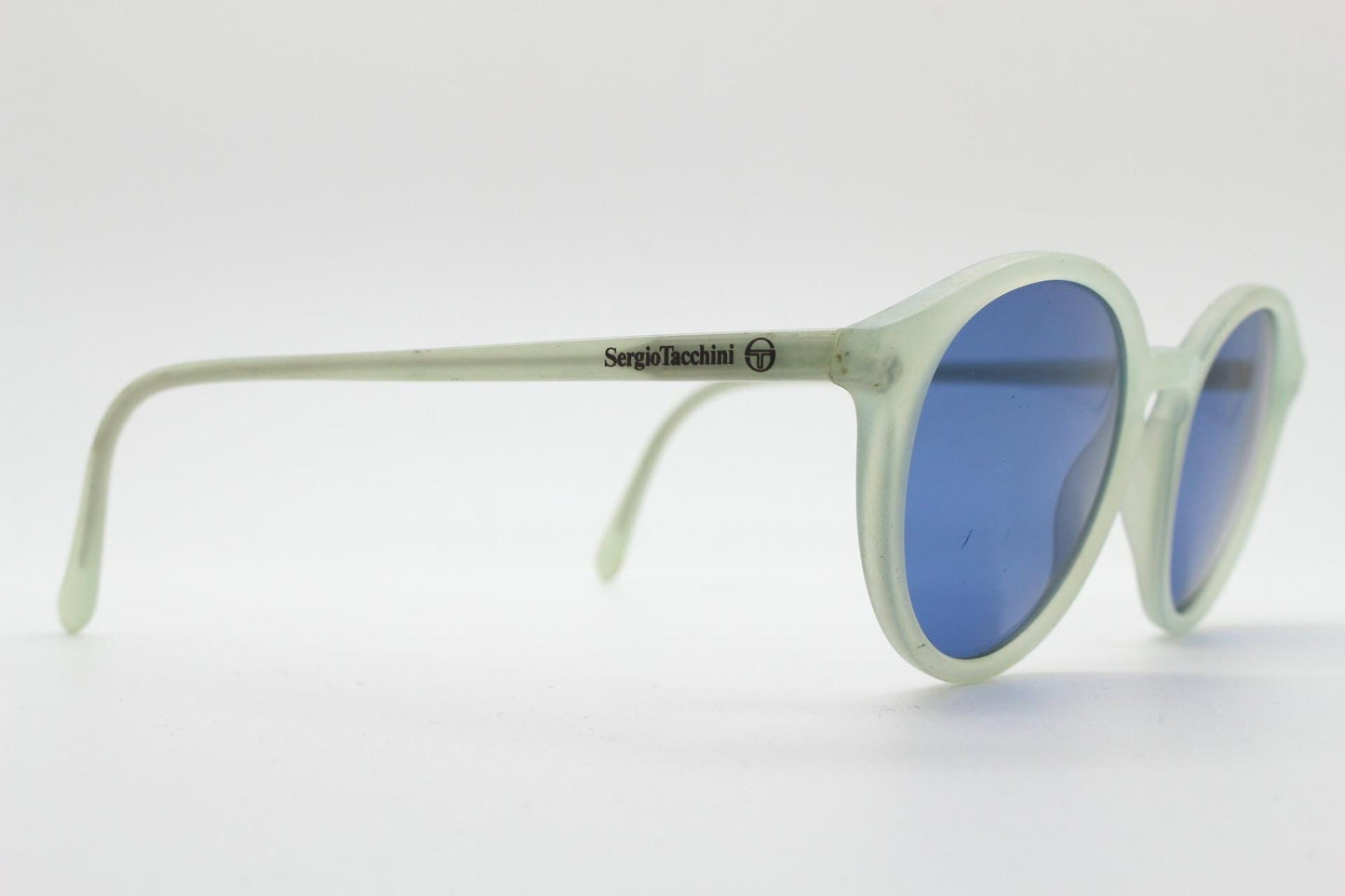 Sergio Tacchini 80s vintage round horn rim sunglasses made in Italy. Transparent pale blue frosted acetate frame with navy lenses. NOS