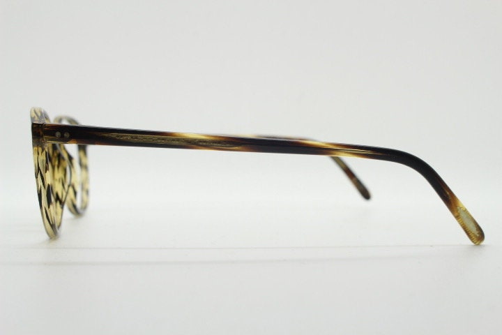 Oliver peoples keyhole bridge eye glasses hand made in Italy. Tortoise 40s design acetate optical frame. Prescription eyeglasses. Spectacles