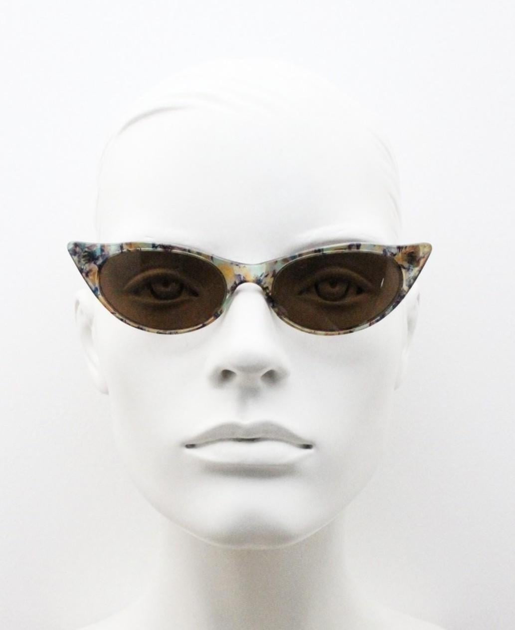 90s vintage extreme pointed cat eye sunglasses made in Italy. Multi colour marble front with lilac arms. Acetate cateye. NOS. Rockabilly