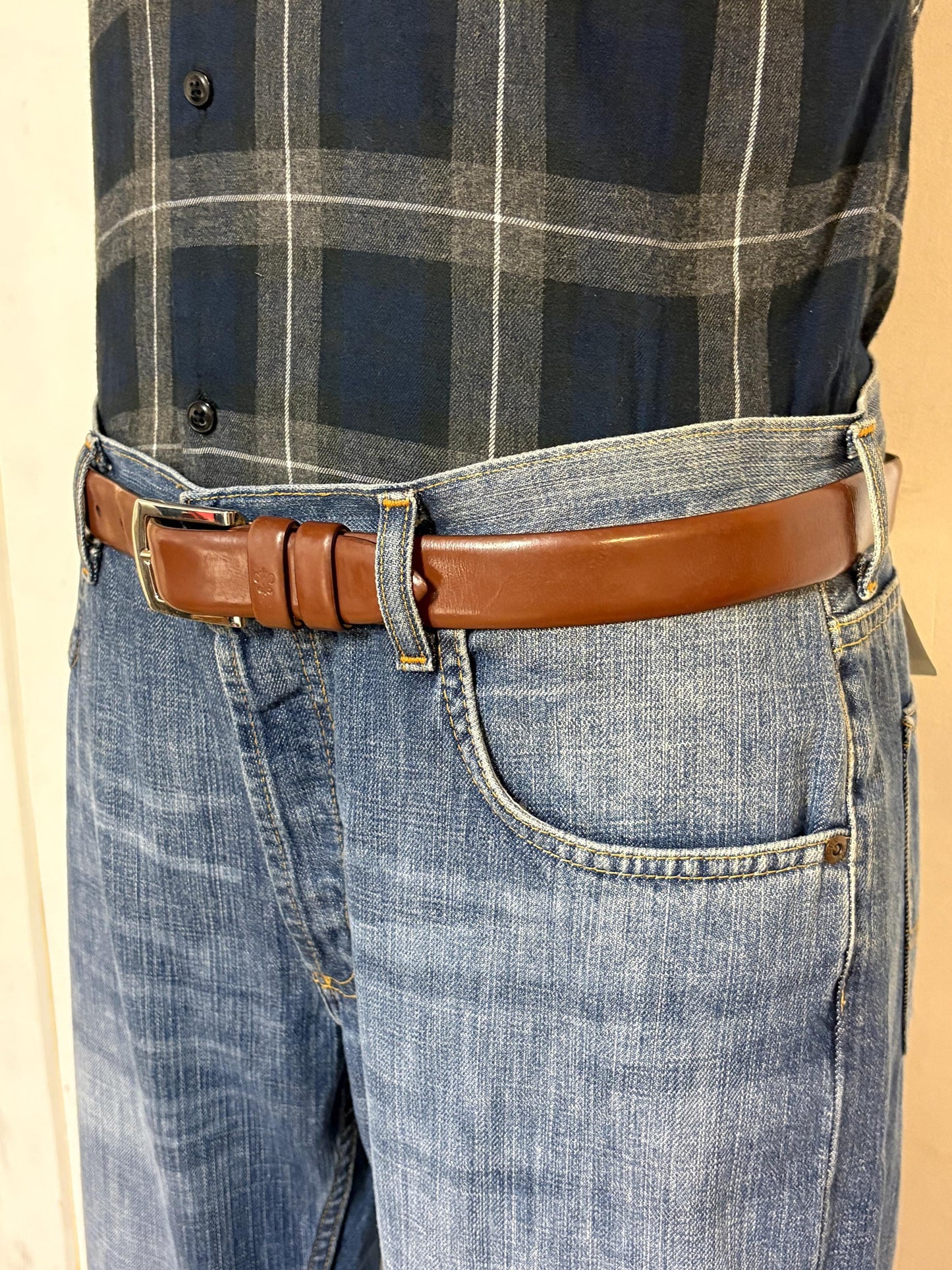 Van Laack 90s vintage chocolate brown genuine leather belt made in Italy. Seamless smooth finish with silver buckle. NOS. Mens Large