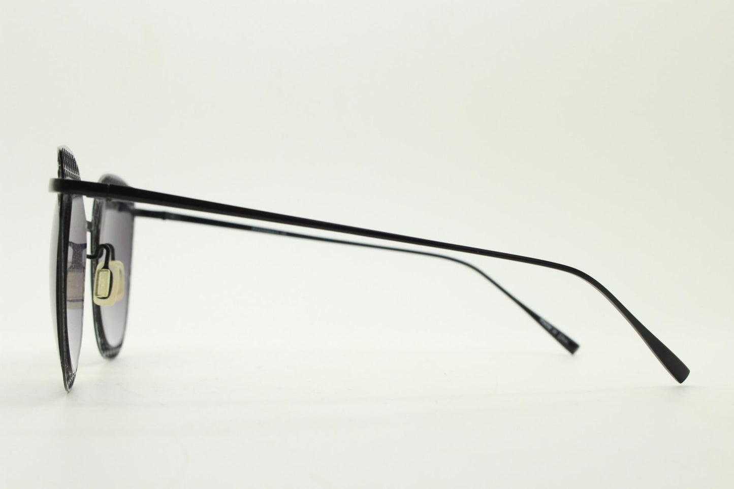 Metal cut out vintage cat eye sunglasses.  Women's imaginative black lacey pattern flat cateye frame with smoky graduating lenses