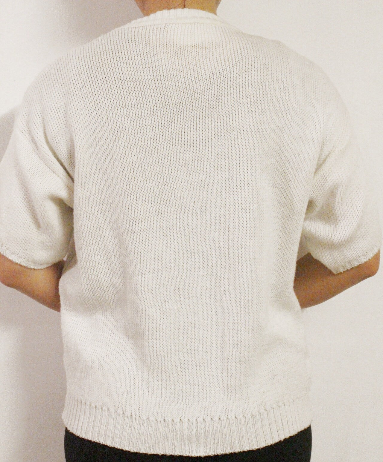 White 80s vintage knit jumper. Short sleeve womens sweater with exotic bird applique. Buttoned crew neck knitted pullover made in the UK