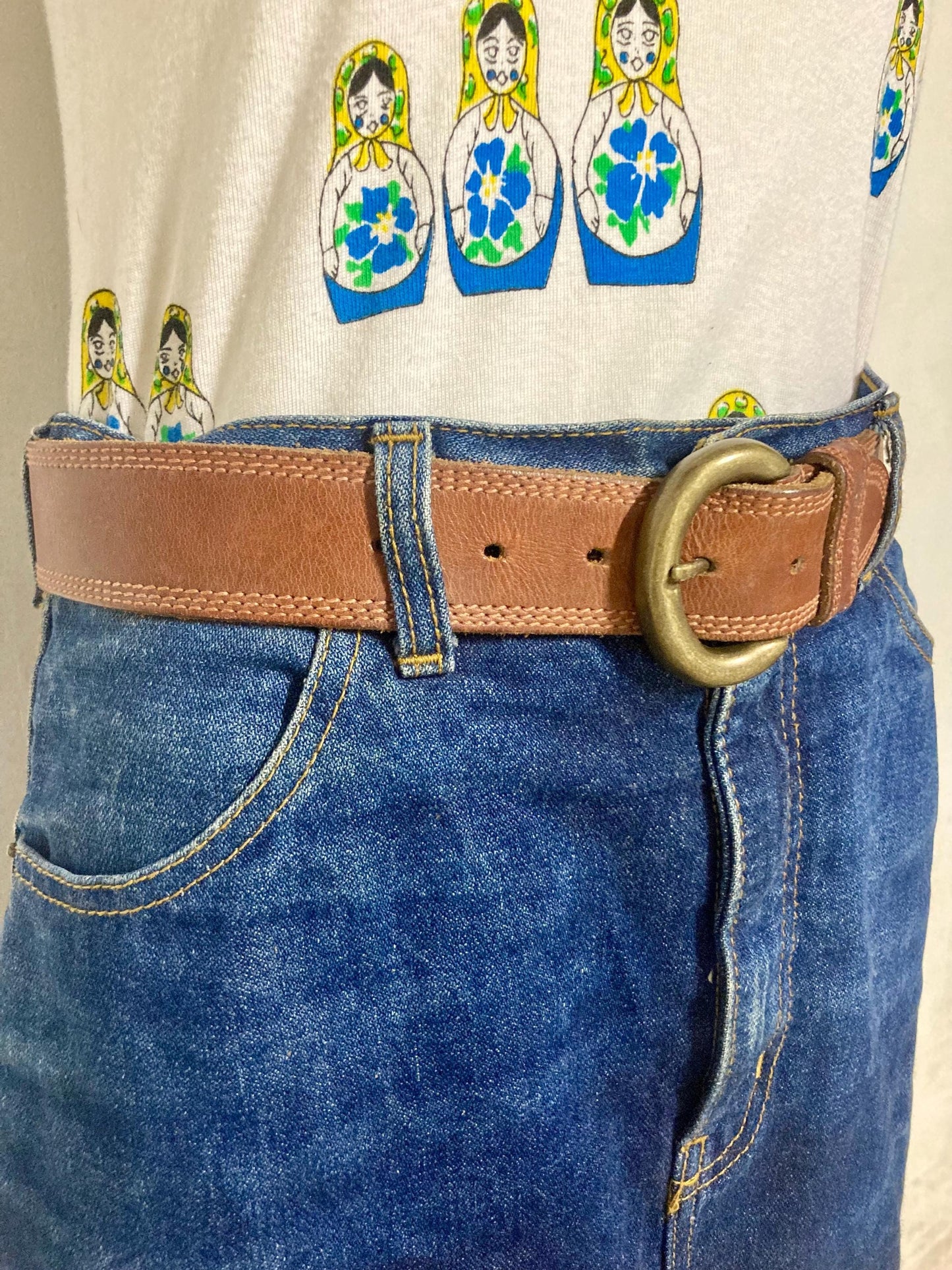 80s vintage jeans or trousers belt with brass buckle. Tan brown substantial single cut genuine leather construction with triple stitching