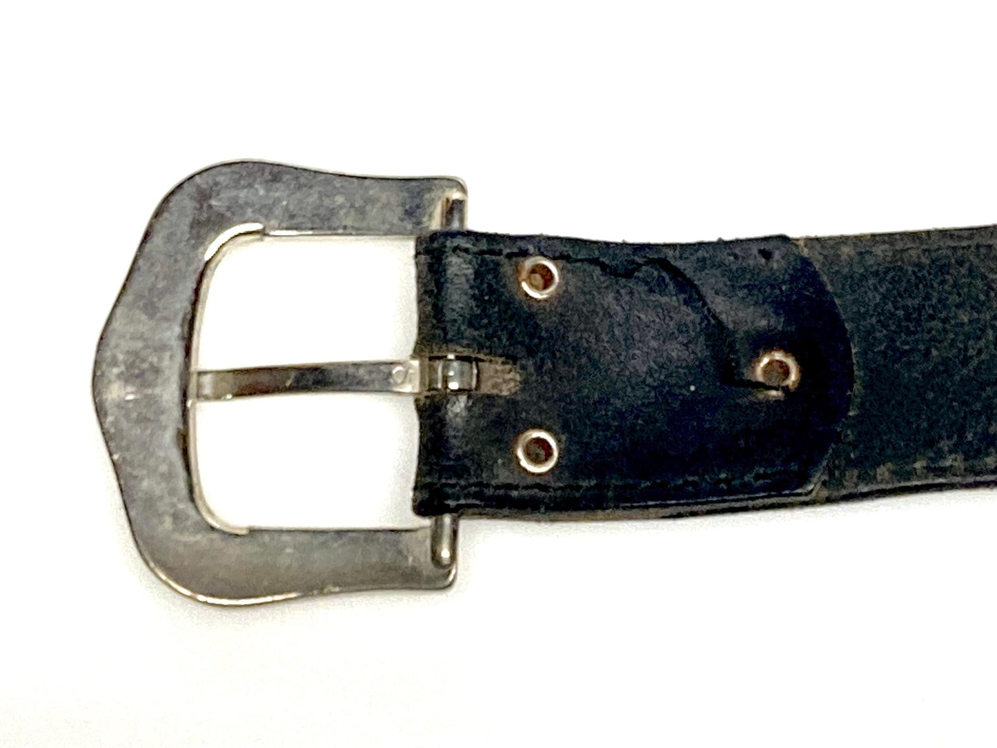 70s vintage black thick genuine leather belt with silver buckle by Camel. Subtle embossed patterns and big logo. For jeans and trousers