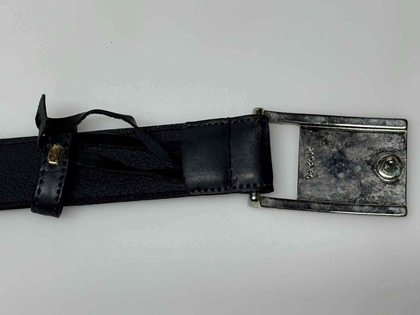 90s vintage smart trouser / jeans belt in grey genuine leather with solid shiny chrome buckle. Made in France. NOS
