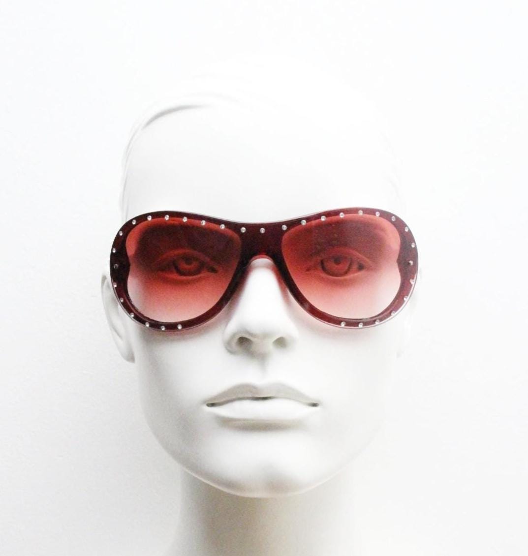 Y2K vintage visor aviator sunglasses with diamante. Red wrap around mini mask shield design with curved mono lens. 2000s NOS. Rhinestone