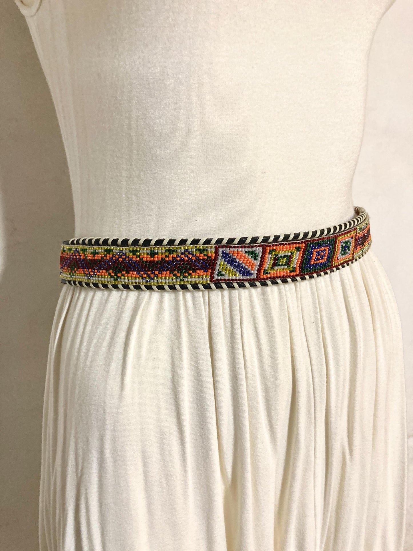 80s vintage thick Leather Native American Indian style belt. Full beaded applique, looped tape edge, embossed pattern and textured buckle