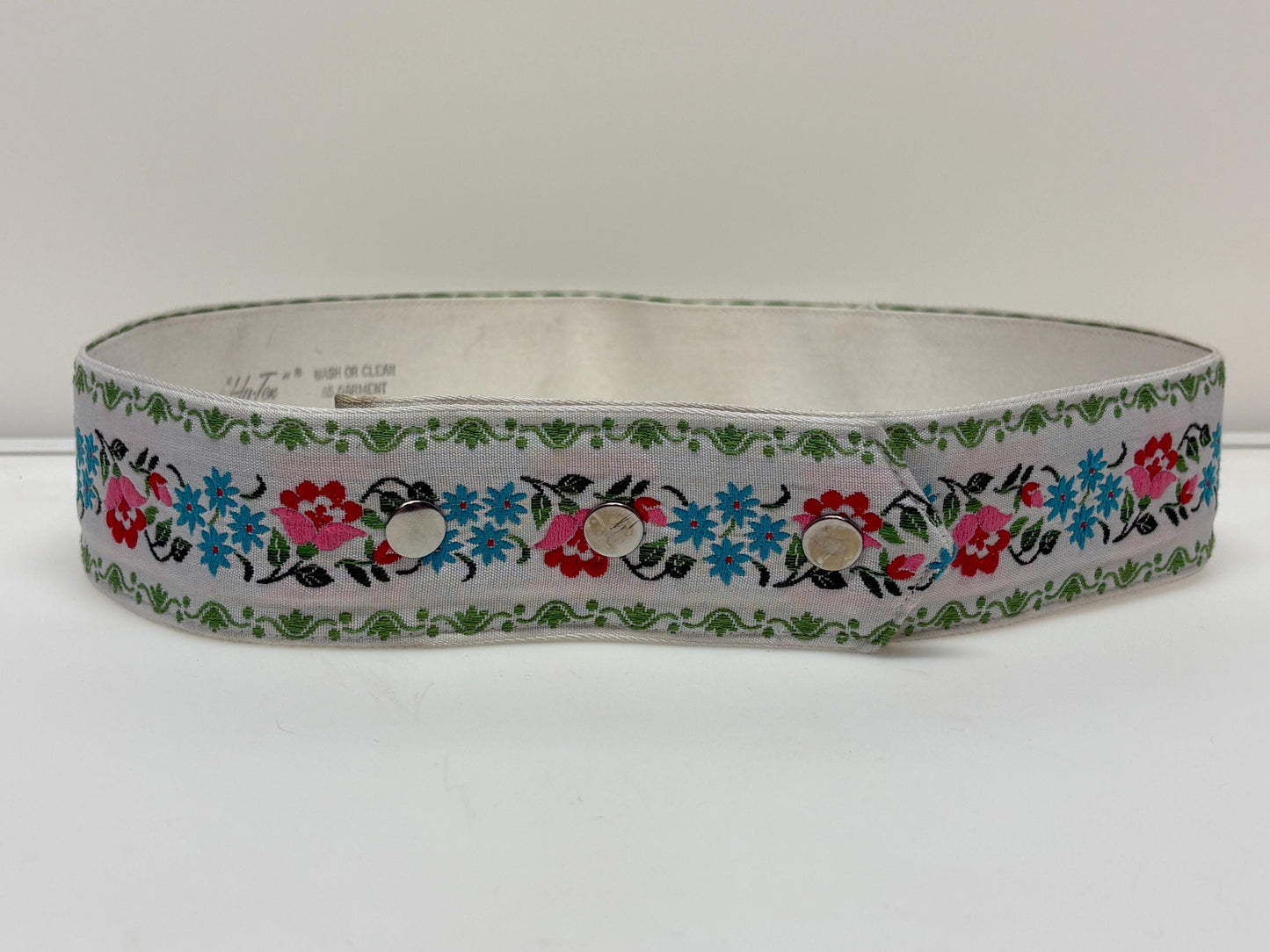 Alice Roi Y2K vintage womens 2" dress belt in white with embroidered pink, blue and green flowers. 2000s Unused NOS. BNWT