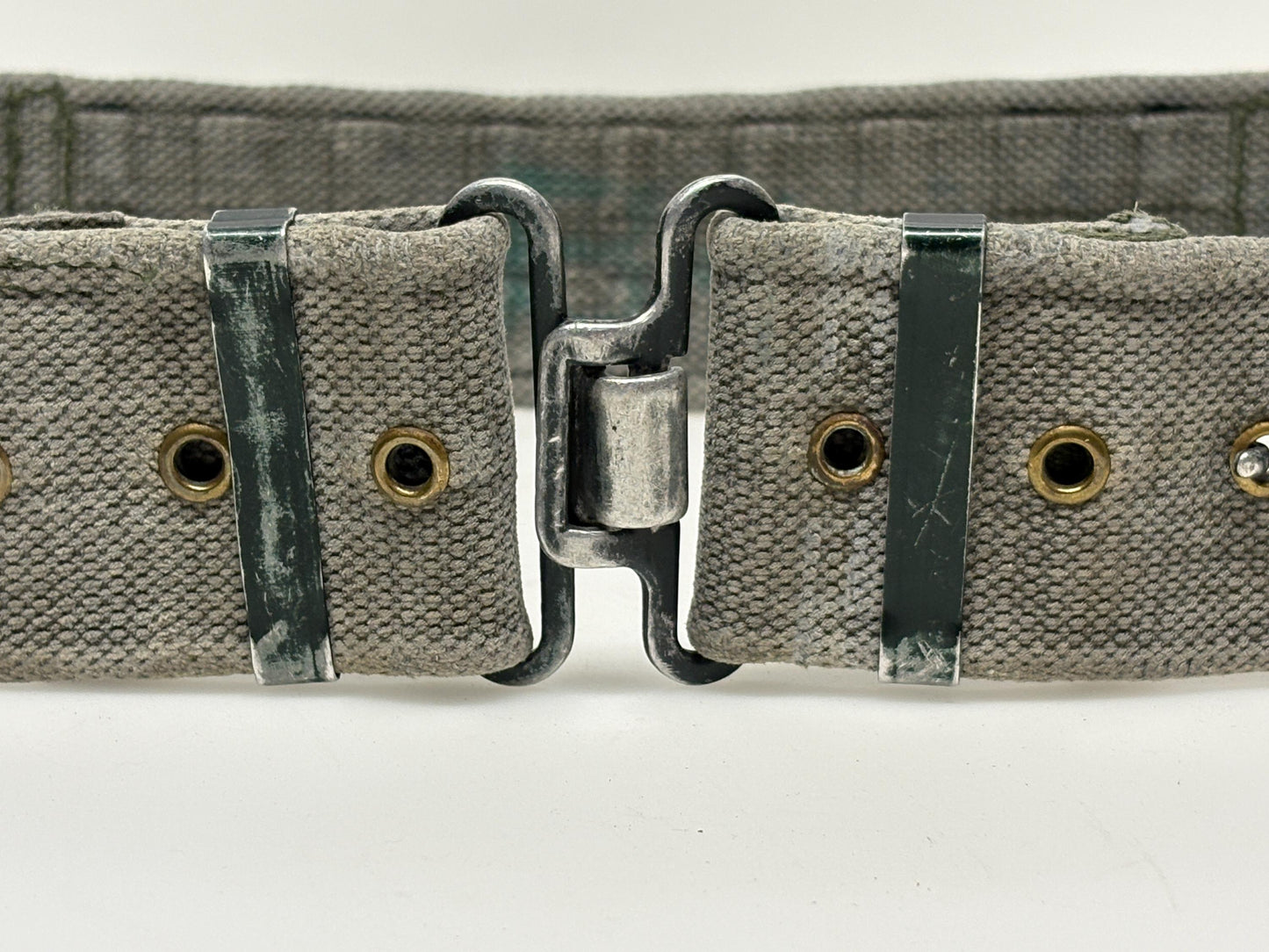80s vintage real army webbing belt. Thick woven canvas in khaki green. Distressed look. Metal hardware. Fully adjustable. Tactical webbing