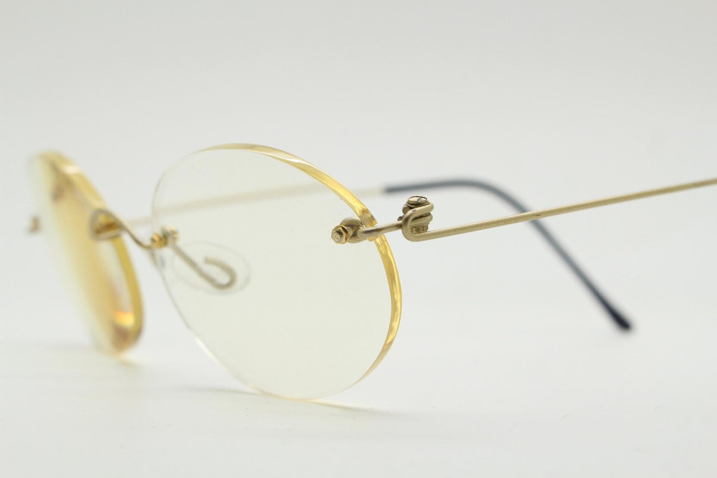 TRY vintage oval frameless eye glasses made in Italy. Futuristic minimal lightweight gold titanium optical frame. RX Spectacles