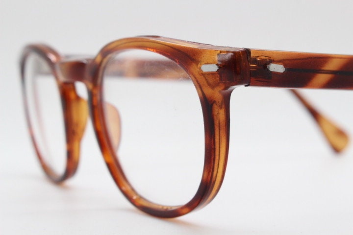 80s vintage modified wayfarer style glasses. Tortoise optical frames with keyhole bridge and clear lenses. 40s, 50s style NOS eyeglasses