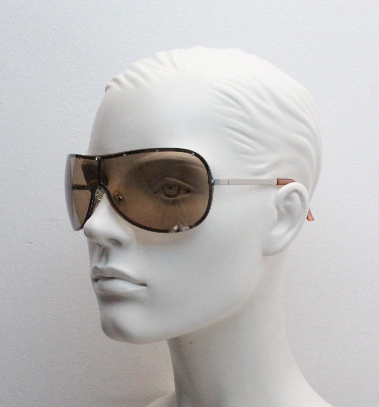 Y2K vintage visor aviator sunglasses with diamante. Brown wrap around mini mask shield design with curved mono lens. 2000s. Racing style