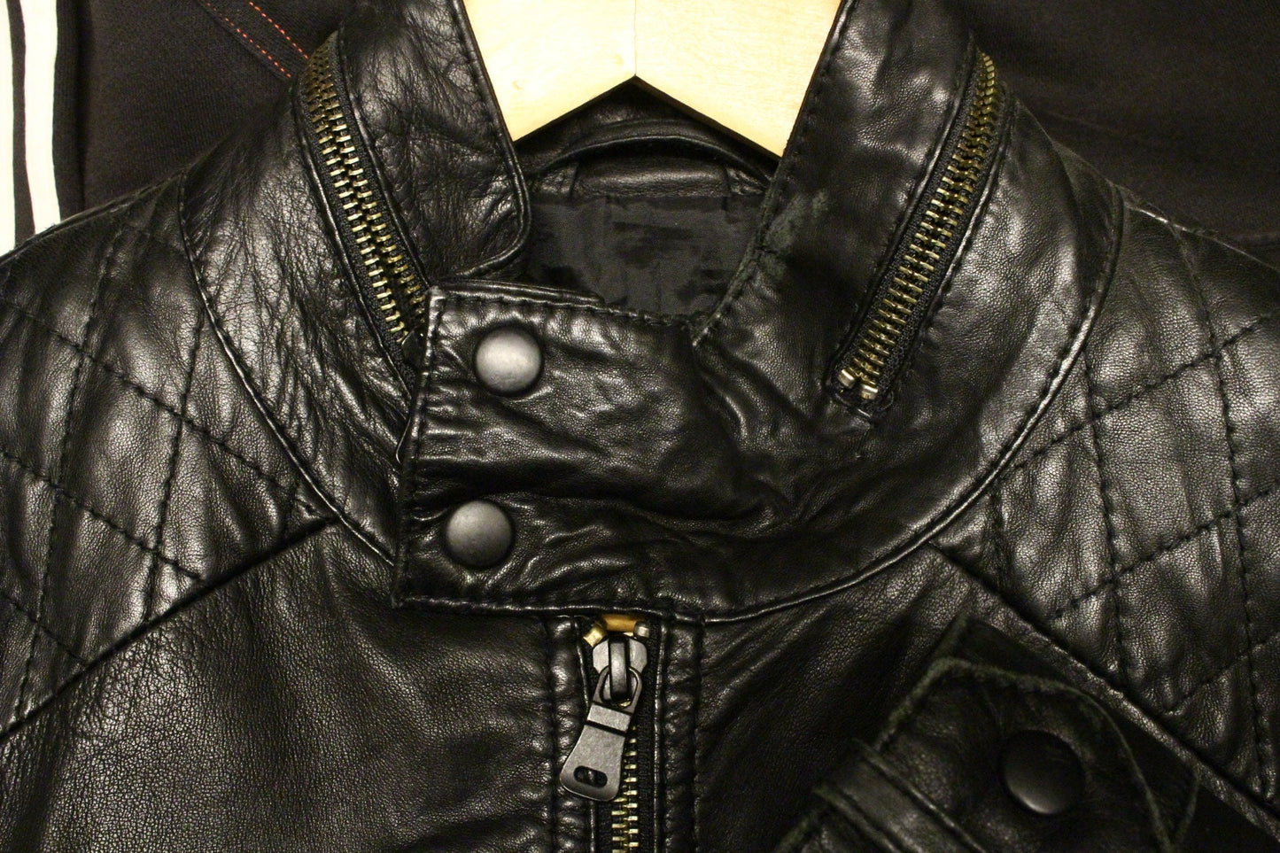 Vintage black genuine leather jacket. Mens round collar zipper bomber with quilted shoulders