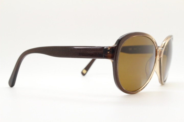 Nine West Y2K round vintage sunglasses. Brown to beige transparent ombre fade acetate frame. Womens 2000s bug eye