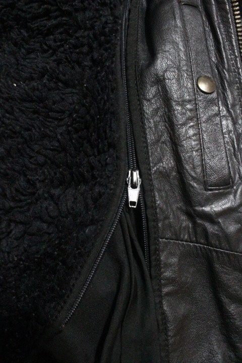 80s vintage genuine leather A2 flying jacket. Classic mens dark brown fur collar version with flap and side access pockets