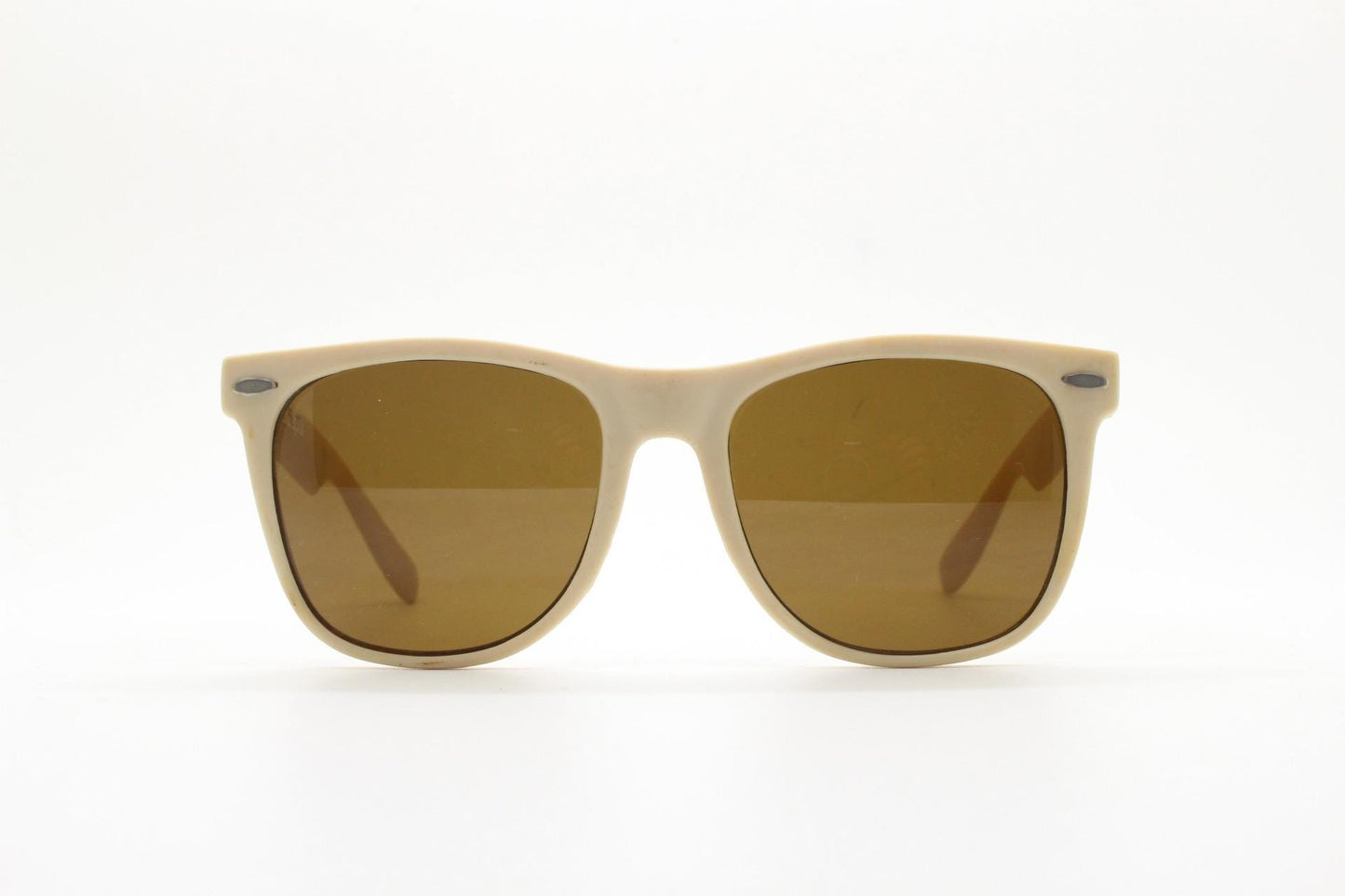 Vintage 80s wayfarer style sunglasses. All time classic slightly oversized design in matt white with brown lenses. Flava Flav