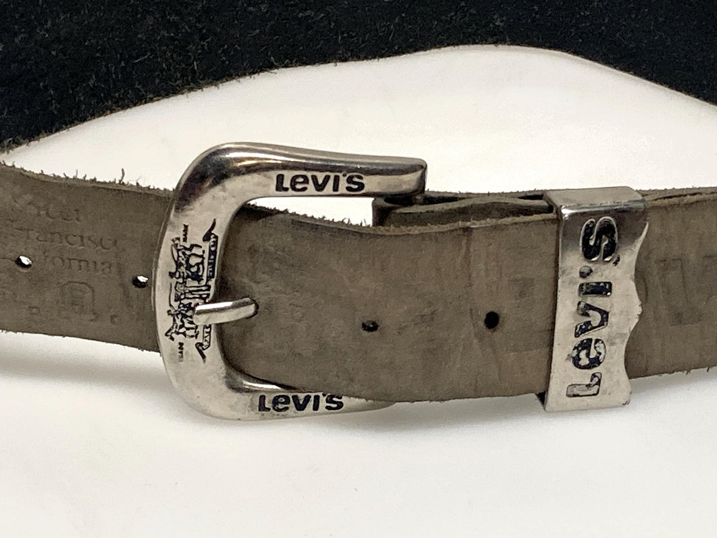 Levi's 80s vintage thick grey genuine leather belt for jeans with detailed buckle and numerous traditional cute logo's stamped all along