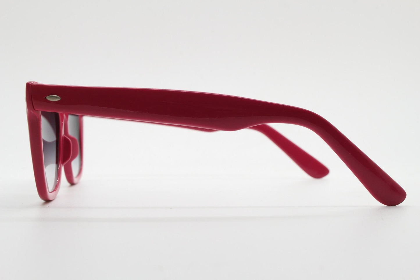 Vintage Y2K wayfarer design sunglasses. All time classic design in glossy pink with graduating smoky black lenses. Excellent NOS condition