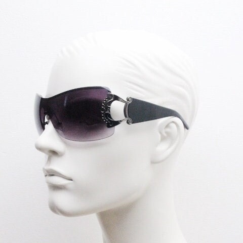 Y2K vintage futuristic visor sunglasses. 2000's black wraparound mono lens mini mask shield design. Superhero. 00's NOS
