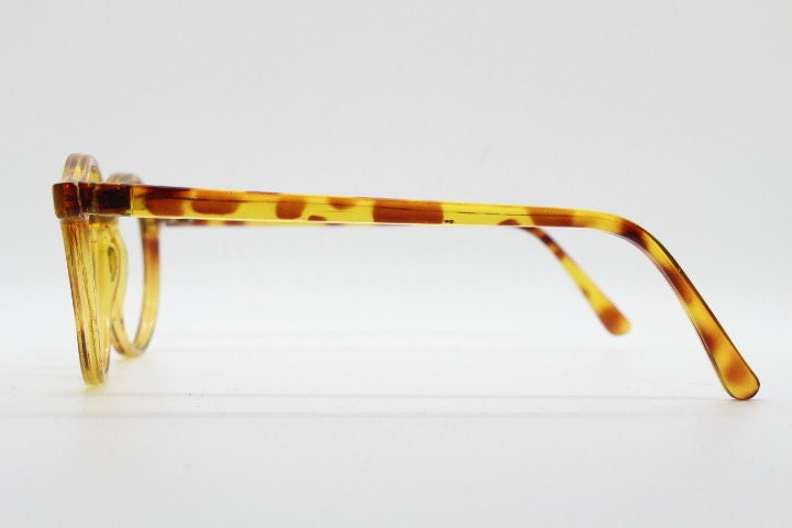 90s vintage round glasses. 30s, 40s design optical frames in a vibrant honey tortoise finish. Prescription eyeglasses. Spectacles.O Malley