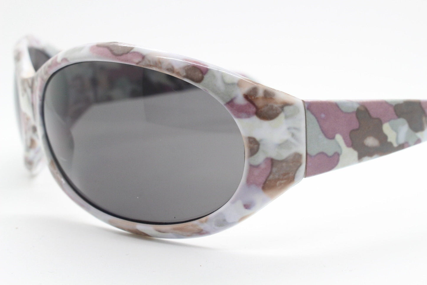 Y2k vintage curved camouflage pattern sunglasses. Wrap around bug eye 60s style shield frame with unbelievable cammo print. 2000s unused NOS
