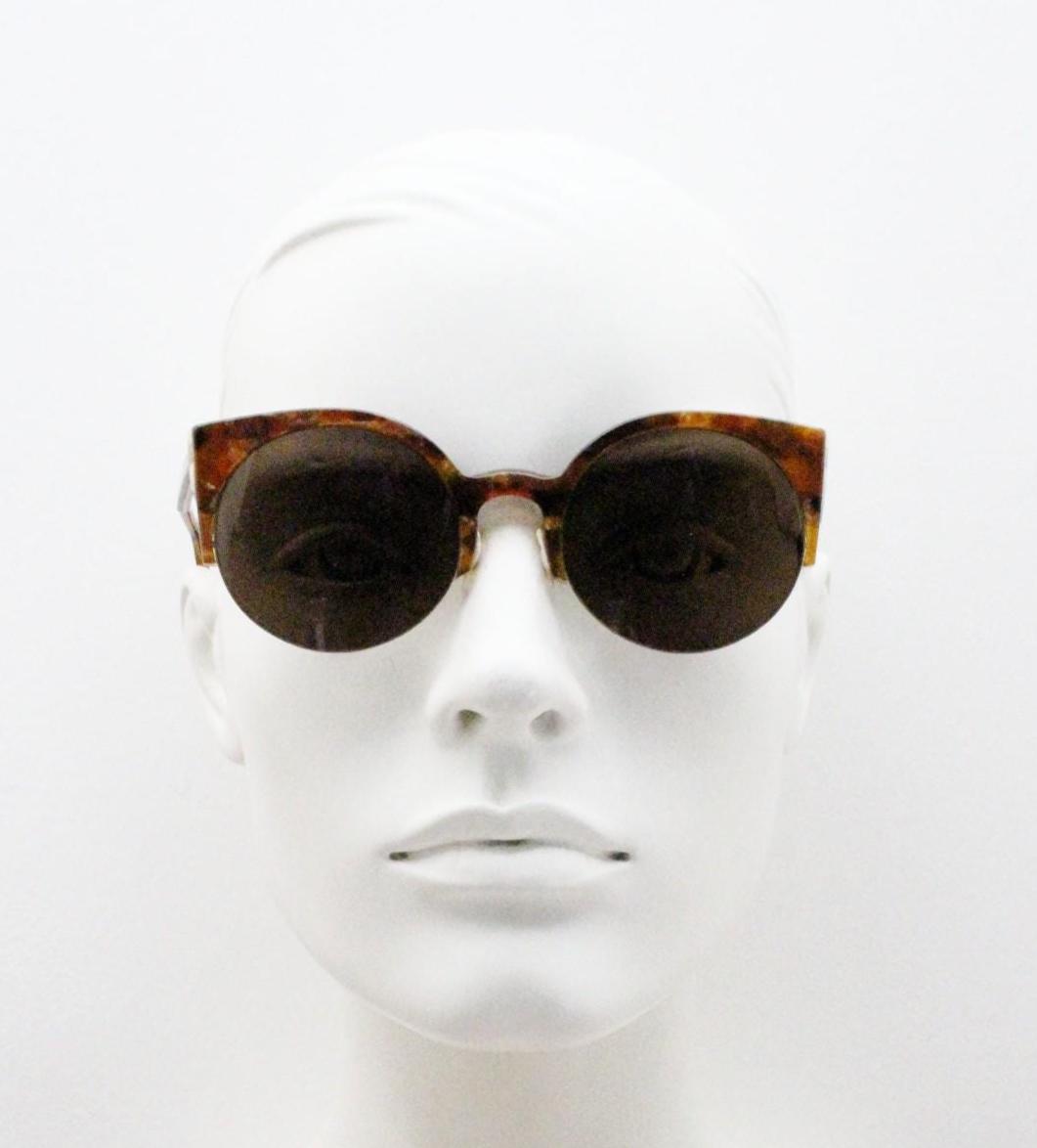 Retrosuperfuture vintage angular cat eye sunglasses made in Italy. Marbled brown gloss acetate flat top half frame with round lenses