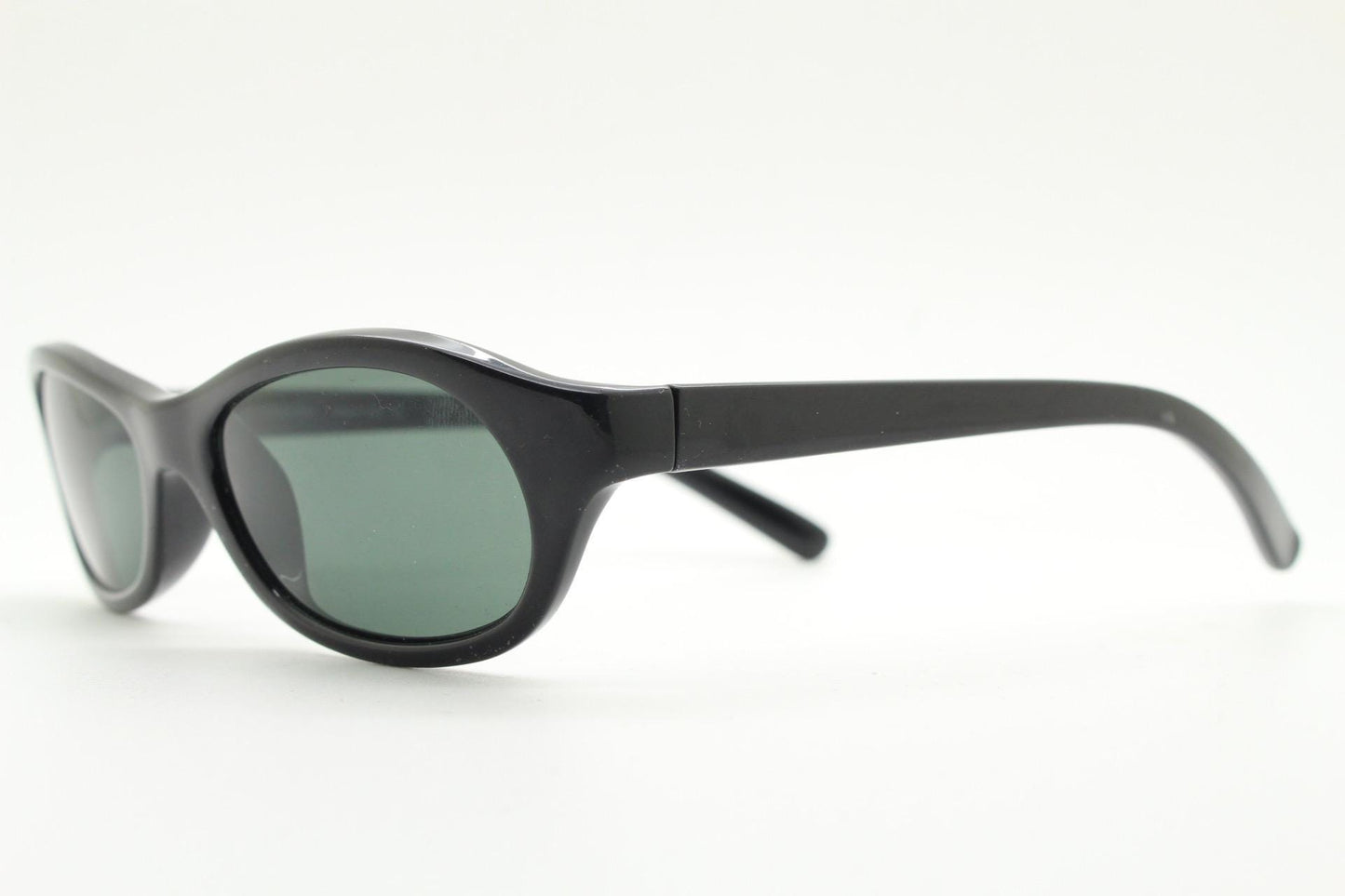 Vintage 90s oval chic cat eye sunglasses made in Italy. Minimalistic plain black acetate frame with green lenses. Womens 60s design. NOS