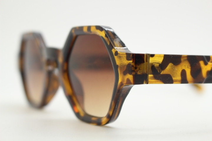 90s vintage hexagon sunglasses. 6 sided honey tortoise gloss chunky frame with graduating Havana brown lens tone. NOS