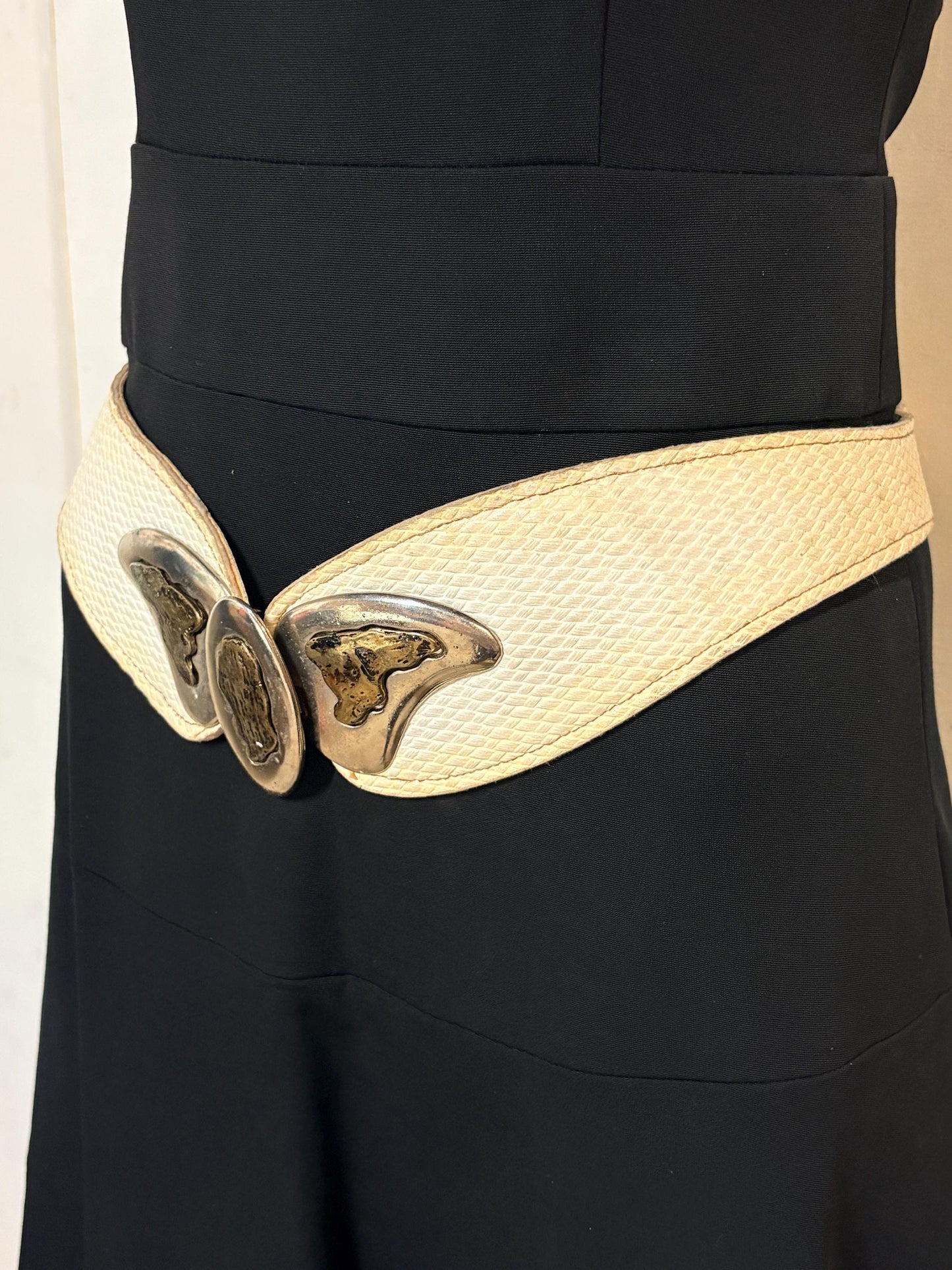 80s vintage womens white textured vinyl flattering dress belt with substantial butterfly shape metal buckle with brass implants