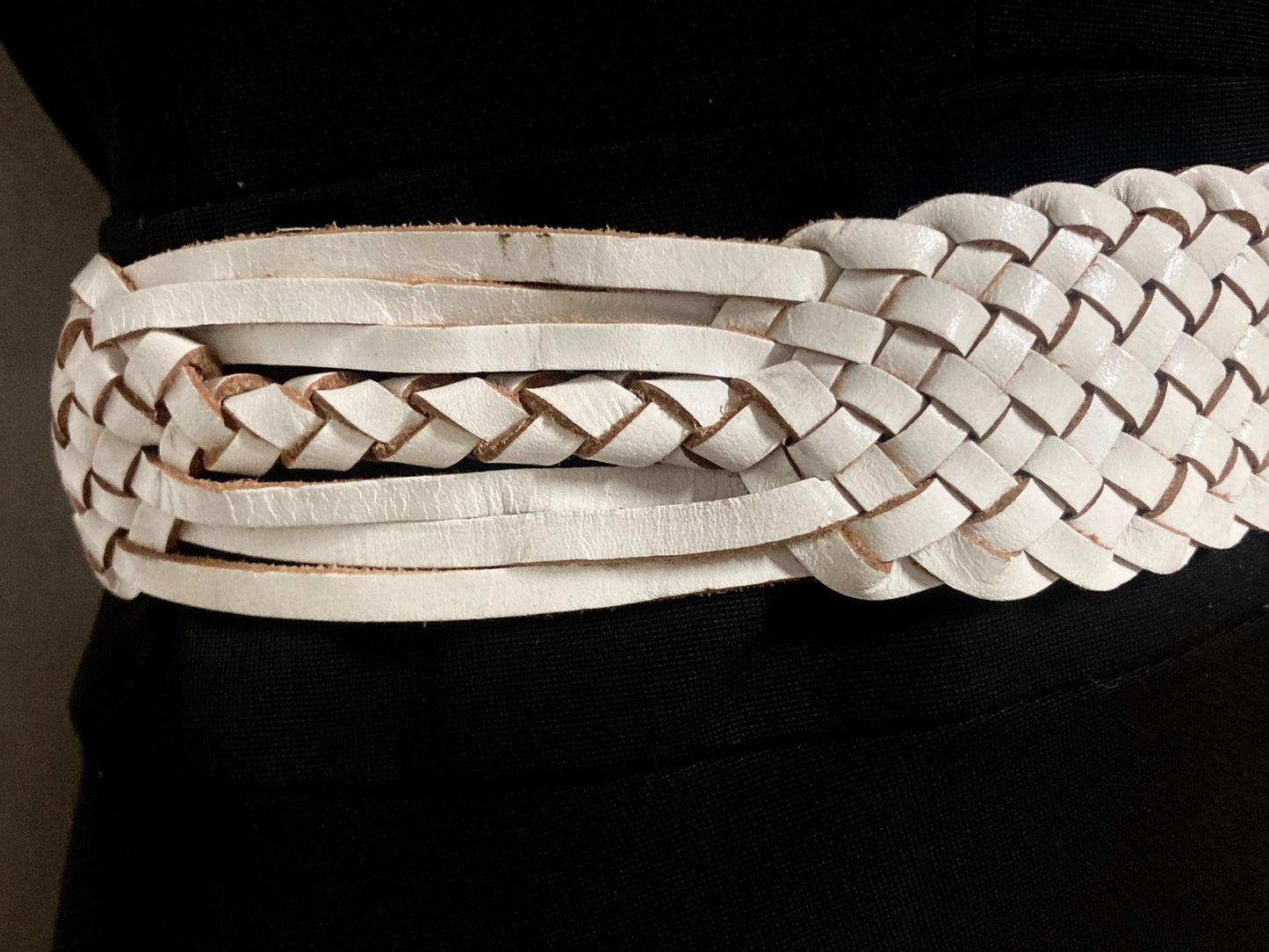 80s vintage womens white lattice dress belt with big flower 'shield' buckle. Genuine leather hand plaited design. Great condition NOS