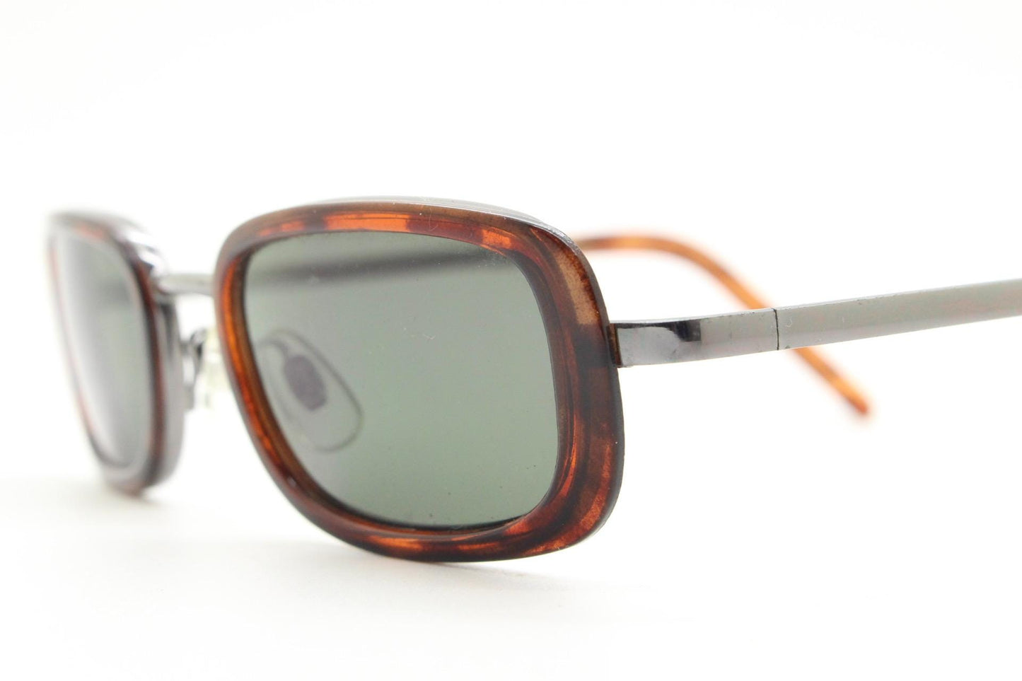 90s vintage rectangular sunglasses. Grey chrome metal frame with protruding tortoise insets, matching ear bends and green lenses