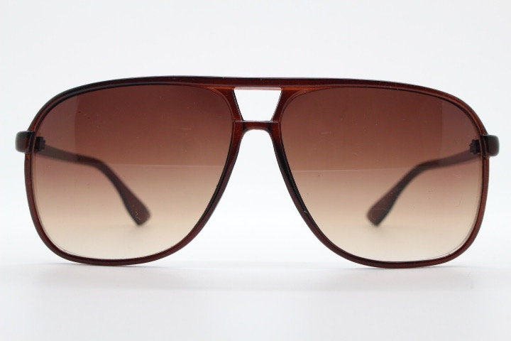 Y2K vintage square aviator sunglasses. Classic 70s design aviators in plain brown gloss frame with graduating lenses. Teardrop, Unused NOS