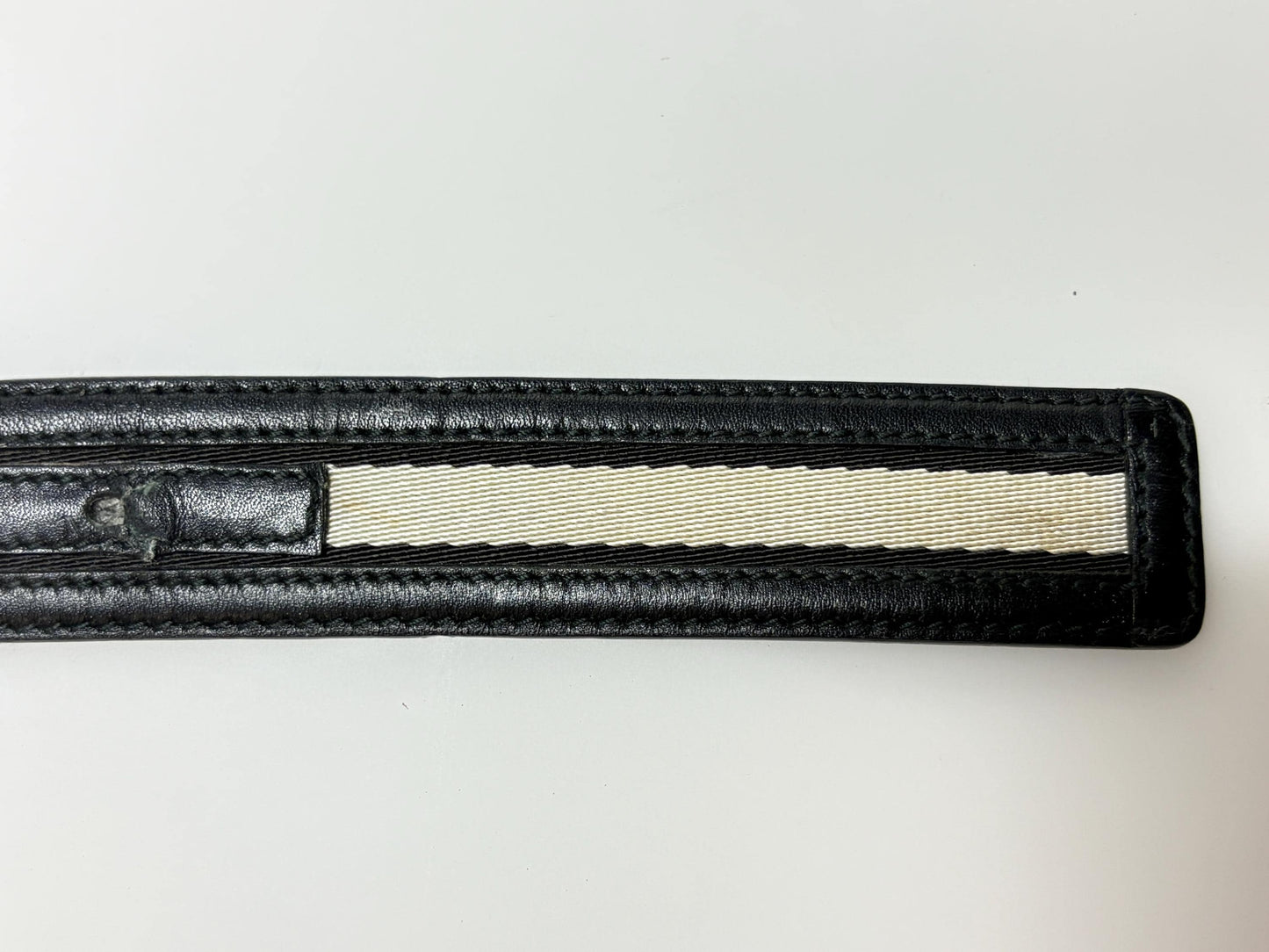 Gucci 90s vintage 1" jeans belt made in Italy. Black genuine leather with neat sized logo buckle and central cream textile section