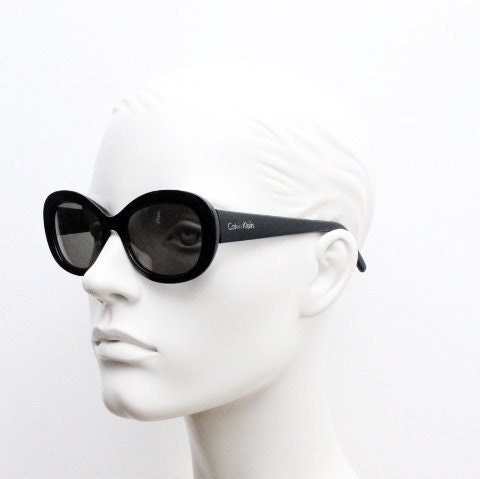 Calvin Klein vintage oval cateye sunglasses made in Italy. Womens plain black gloss thickened acetate cat eye. Classical 60s design. Y2K