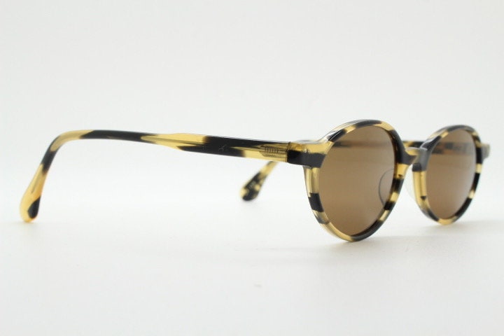 Robert La Roche 90s vintage oval sunglasses. Vibrant honey and mottled brown acetate undersized frame with plain brown lenses. NOS